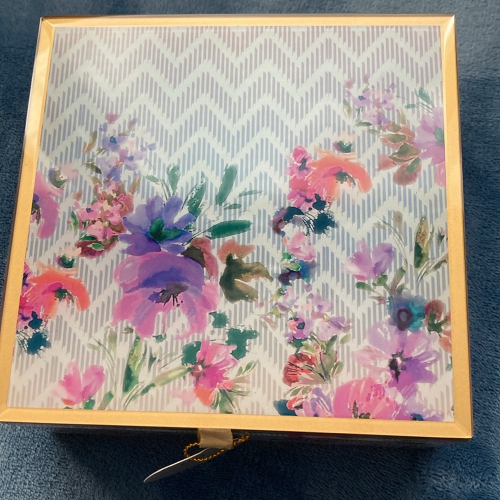 Price REDUCTION-NEW-ADRIENNE VITTADINA  FLOWERED JEWELRY BOX